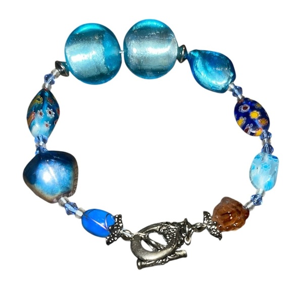 Handmade Elegant Blue Beaded Bracelet - Picture 2 of 3